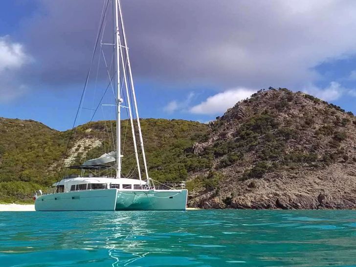 LADY M Lagoon 620 - anchored LADY M Lagoon 620 - anchored