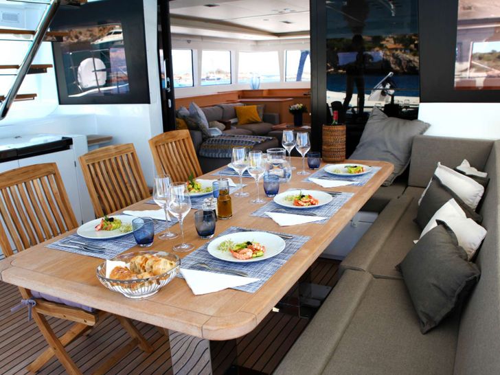 LADY M Lagoon 620 aft dining area