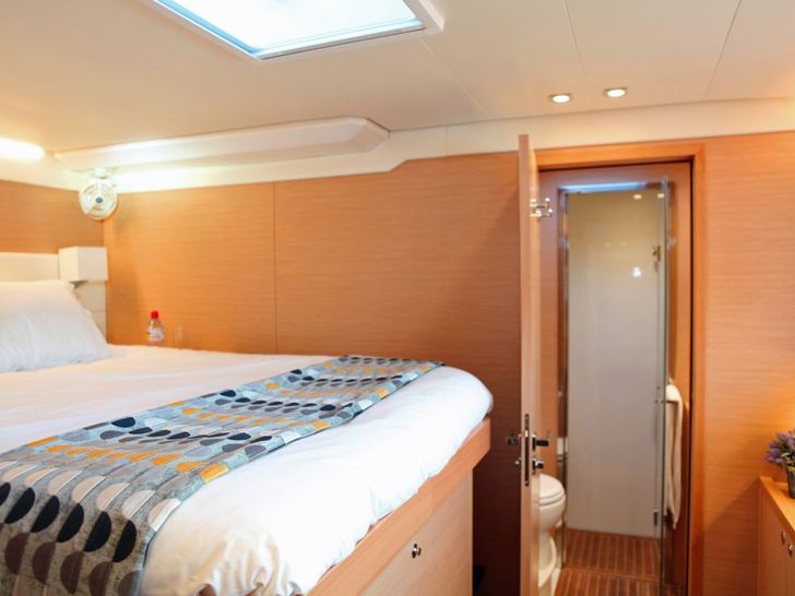 LADY M Lagoon 620 VIP cabin