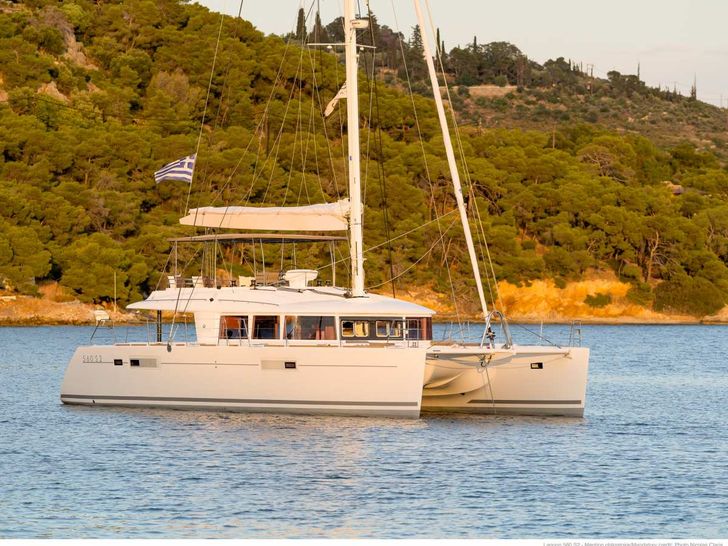 STARLIGHT Lagoon 560 main profile STARLIGHT Lagoon 560 main profile