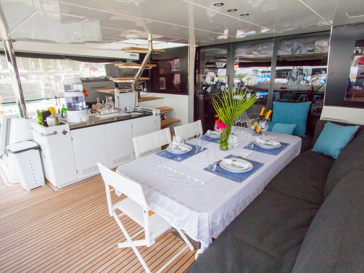 JAN'S FELION Lagoon 630 - Aft Alfresco Dining Area JAN'S FELION Lagoon 630 - Aft Alfresco Dining Area