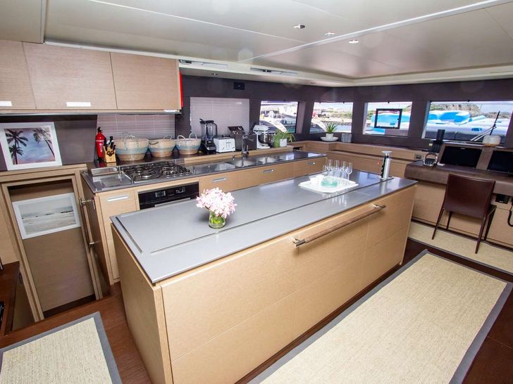 JAN'S FELION Lagoon 630 - Galley JAN'S FELION Lagoon 630 - Galley