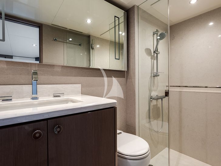 50 FIFTY Ocean Alexander 32L - VIP cabin 1 bathroom 50 FIFTY Ocean Alexander 32L - VIP cabin 1 bathroom