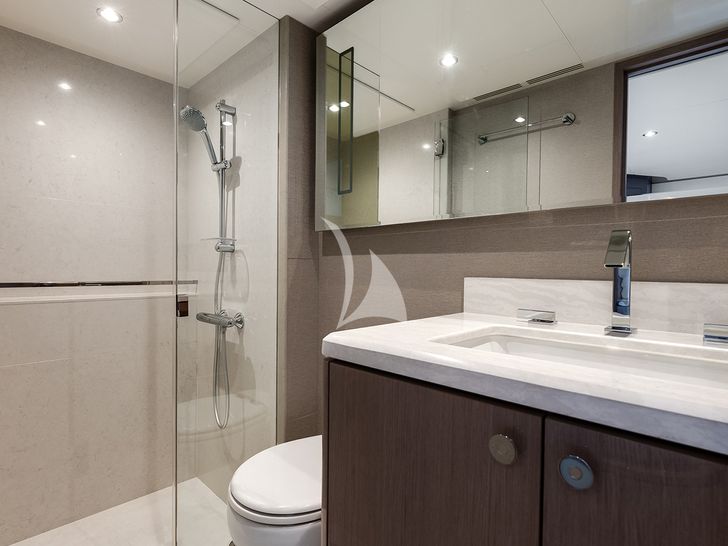50 FIFTY Ocean Alexander 32L - VIP cabin 2 bathroom 50 FIFTY Ocean Alexander 32L - VIP cabin 2 bathroom