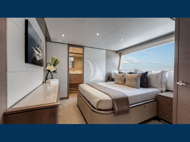 50 FIFTY Ocean Alexander 32L VIP cabin 2