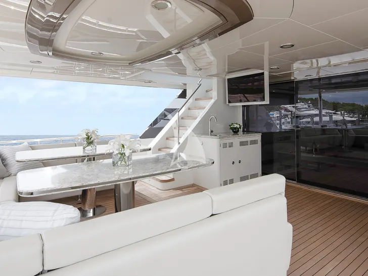 50 FIFTY Ocean Alexander 32L - aft deck 50 FIFTY Ocean Alexander 32L - aft deck