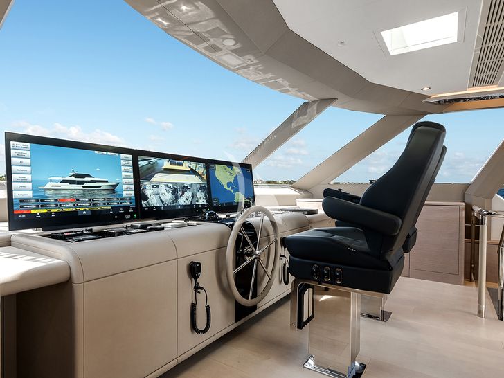 50 FIFTY Ocean Alexander 32L - cockpit 50 FIFTY Ocean Alexander 32L - cockpit