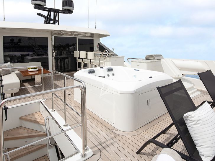 50 FIFTY Ocean Alexander 32L - jacuzzi 50 FIFTY Ocean Alexander 32L - jacuzzi