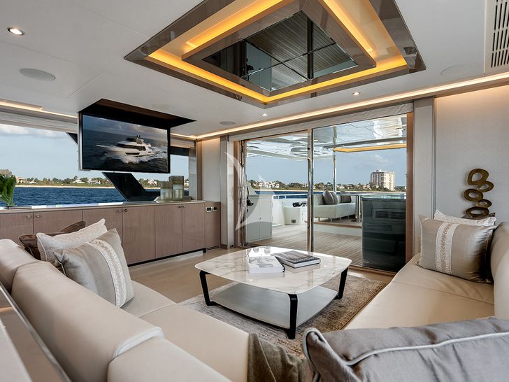 50 FIFTY Ocean Alexander 32L - main saloon 50 FIFTY Ocean Alexander 32L - main saloon