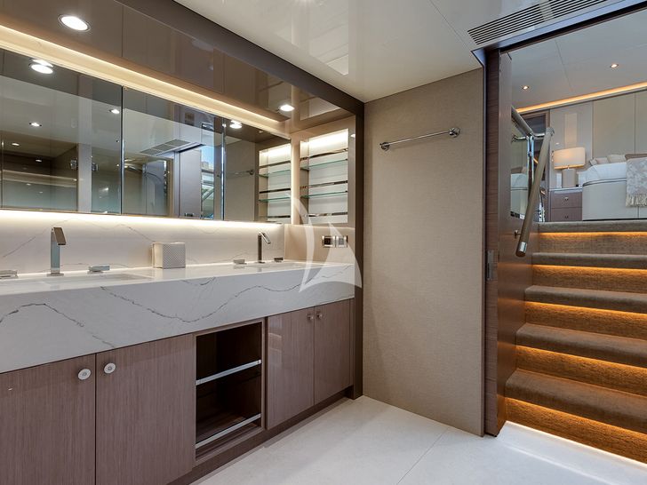 50 FIFTY Ocean Alexander 32L - master cabin bathroom 50 FIFTY Ocean Alexander 32L - master cabin bathroom