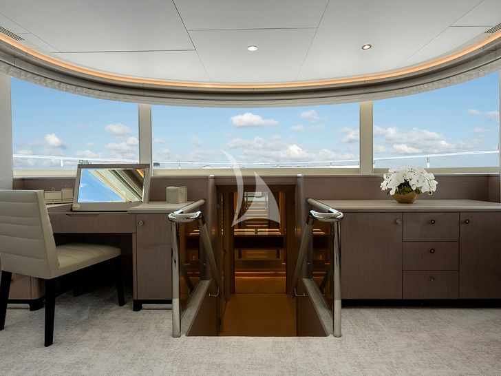 50 FIFTY Ocean Alexander 32L - master cabin bathroom entrance 50 FIFTY Ocean Alexander 32L - master cabin bathroom entrance