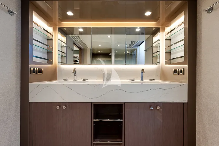 Charter Yacht 50 FIFTY - Ocean Alexander 32L - 5 Cabins - Nassau - Exumas - Bahamas