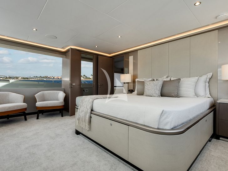 50 FIFTY Ocean Alexander 32L - master cabin wide view 50 FIFTY Ocean Alexander 32L - master cabin wide view