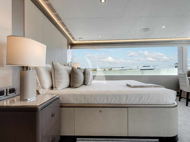 50 FIFTY Ocean Alexander 32L - master cabin 50 FIFTY Ocean Alexander 32L - master cabin