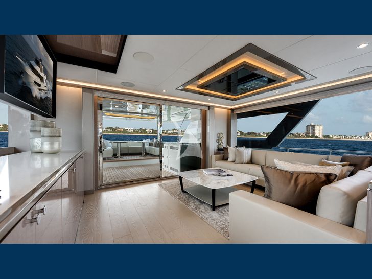 50 FIFTY Ocean Alexander 32L saloon seating with access to the aft deck