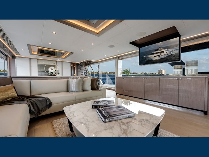 50 FIFTY Ocean Alexander 32L saloon with TV