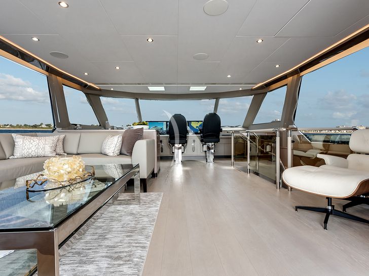 50 FIFTY Ocean Alexander 32L - sky deck covered area 50 FIFTY Ocean Alexander 32L - sky deck covered area