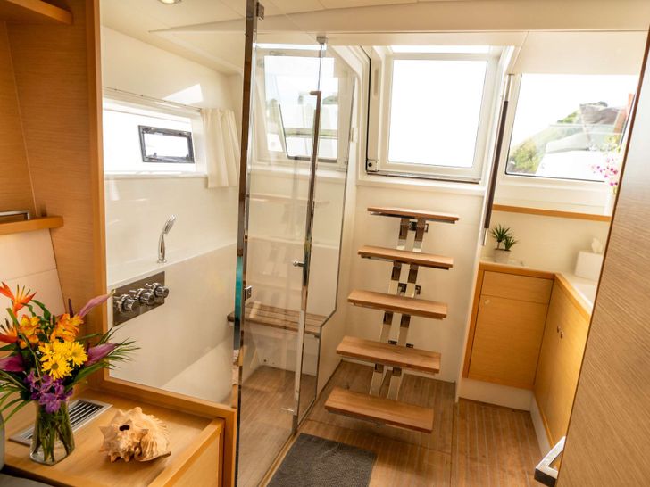 HUNTRESS - Bathroom Vanity HUNTRESS - Bathroom Vanity