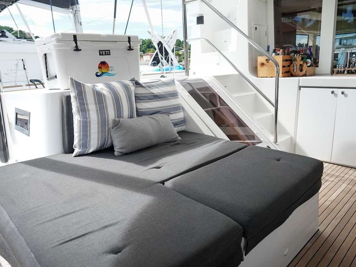 SOUTHERN COMFORT - aft deck seating area SOUTHERN COMFORT - aft deck seating area