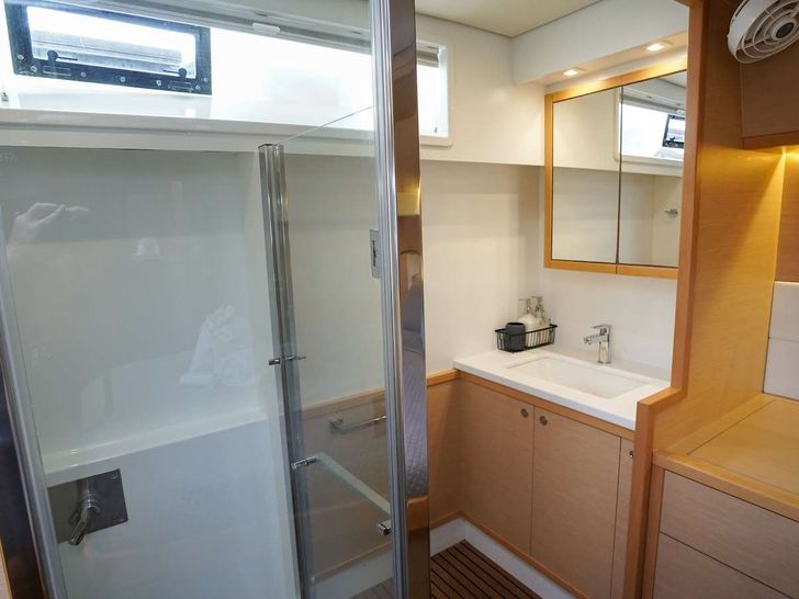 SOUTHERN COMFORT - master cabin en suite bathroom SOUTHERN COMFORT - master cabin en suite bathroom