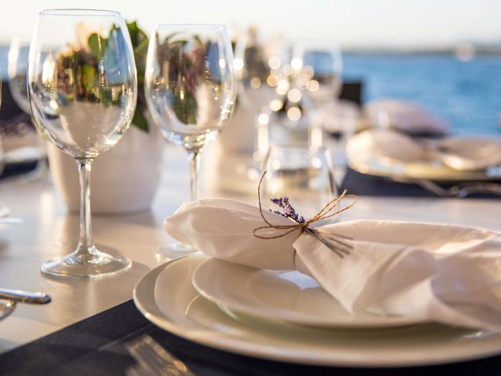 CARTOUCHE Blue Coast 95 - dining set up CARTOUCHE Blue Coast 95 - dining set up