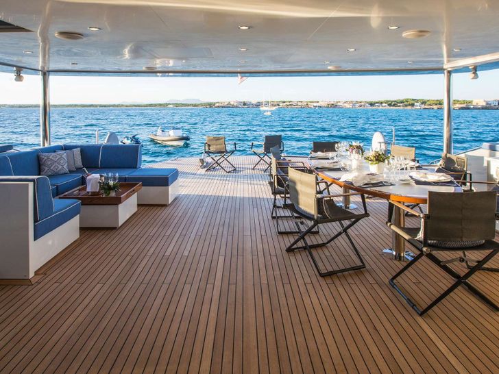 CARTOUCHE Blue Coast 95 - aft deck CARTOUCHE Blue Coast 95 - aft deck