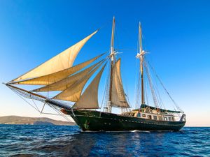 ARKTOS - Custom Gulet Motor Sailor 34m - 5 Cabins - Athens - Mykonos - Paros - Cyclades - Greece ARKTOS - Custom Gulet Motor Sailor 34m - 5 Cabins - Athens - Mykonos - Paros - Cyclades - Greece