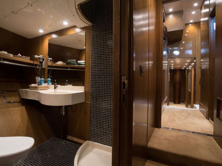 ARKTOS - Schooner 113,cabin bathroom