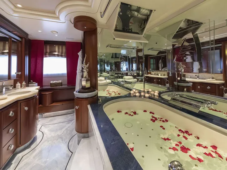 PEGASUS Feadship 52m - master cabin en-suite bathroom PEGASUS Feadship 52m - master cabin en-suite bathroom