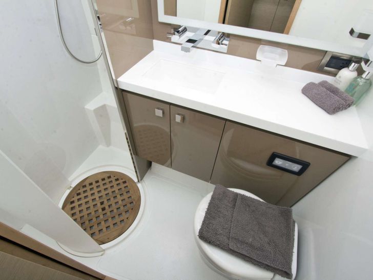 NENNE - Fountaine Pajot Victoria 67 - Guest Bath NENNE - Fountaine Pajot Victoria 67 - Guest Bath