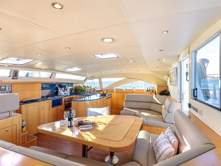 CURANTA CRIDHE Discovery 50 - saloon CURANTA CRIDHE Discovery 50 - saloon