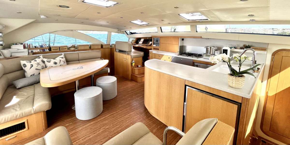 CURANTA CRIDHE Discovery 50 - galley and dining area