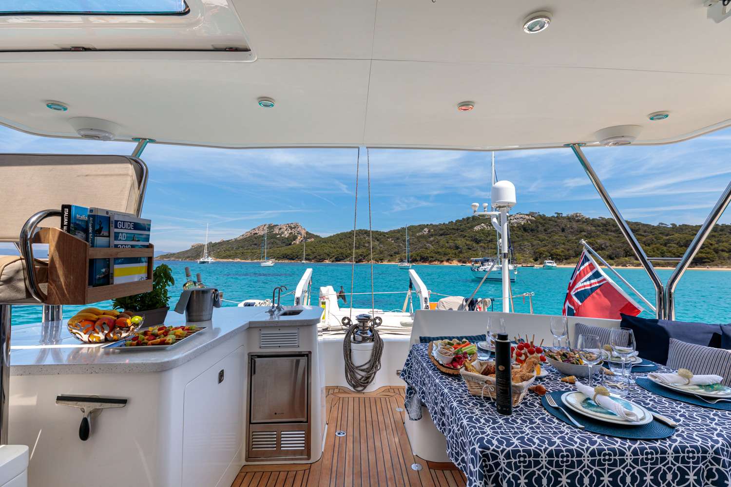 CURANTA CRIDHE Discovery 50 - aft deck alfresco dining area