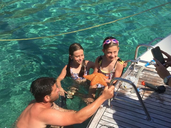 BAGHEERA L620 Lagoon 620 - guests swimming BAGHEERA L620 Lagoon 620 - guests swimming