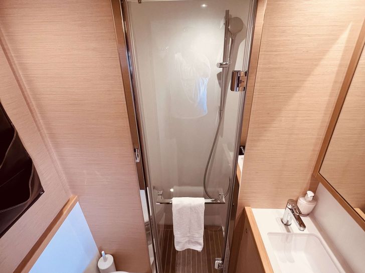 BAGHEERA L620 Lagoon 620 - cabin 1 bathroom BAGHEERA L620 Lagoon 620 - cabin 1 bathroom