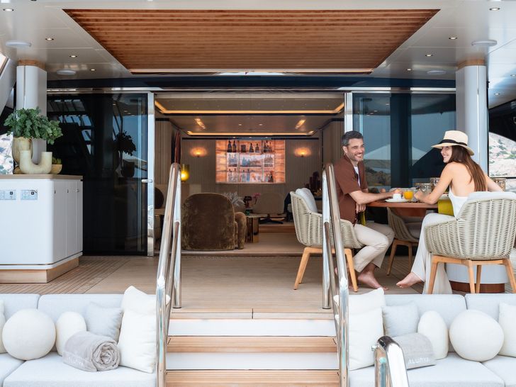 NOCTURNE Benetti B.Now 50m - guests lounging on the main aft deck NOCTURNE Benetti B.Now 50m - guests lounging on the main aft deck