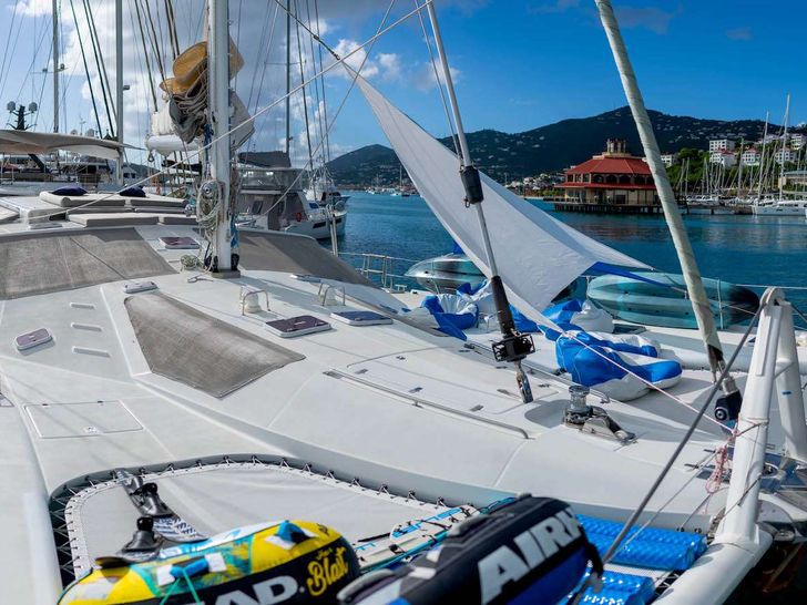 KELEA Privilege 65 - Foredeck lounging KELEA Privilege 65 - Foredeck lounging