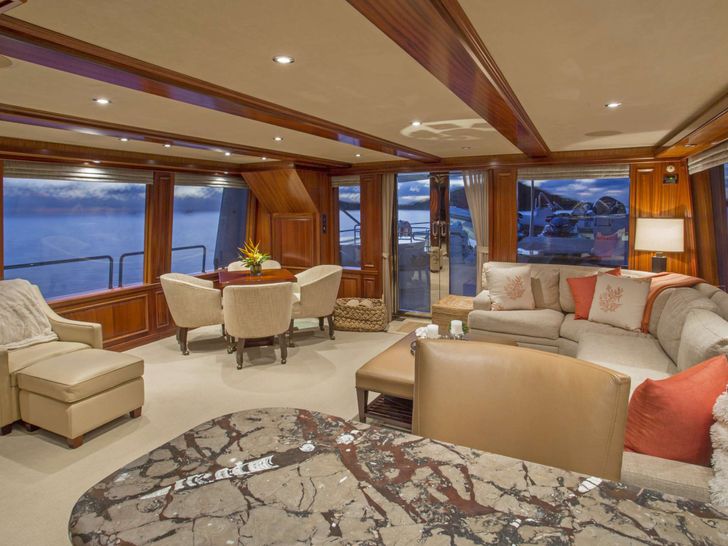 ANTARES - Westport 130 Sky lounge aft ANTARES - Westport 130 Sky lounge aft