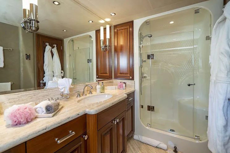 Charter Yacht ANTARES - Westport 130 - 5 Cabins - Bahamas - Nassau - Staniel Cay - Exumas