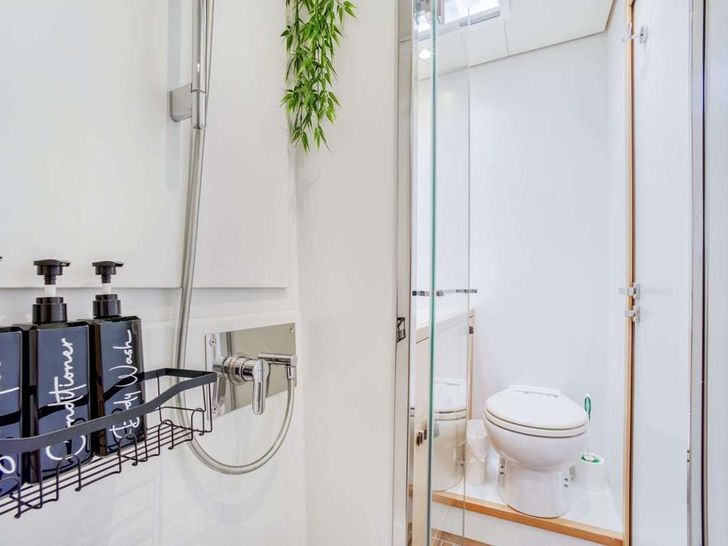 ULTRA Lagoon 630 - VIP Cabin 1 Bathroom ULTRA Lagoon 630 - VIP Cabin 1 Bathroom