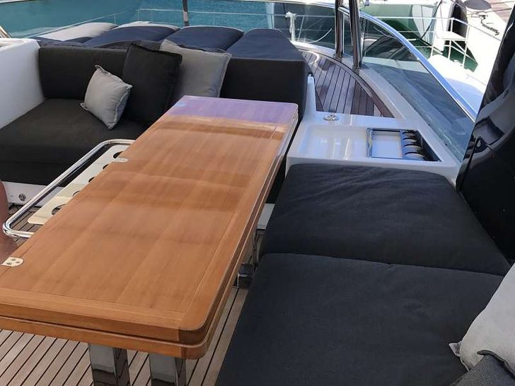 Flybridge Flybridge