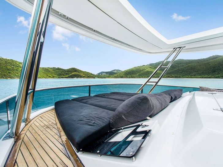 ULTRA Lagoon 630 - Flybridge Sun Beds ULTRA Lagoon 630 - Flybridge Sun Beds