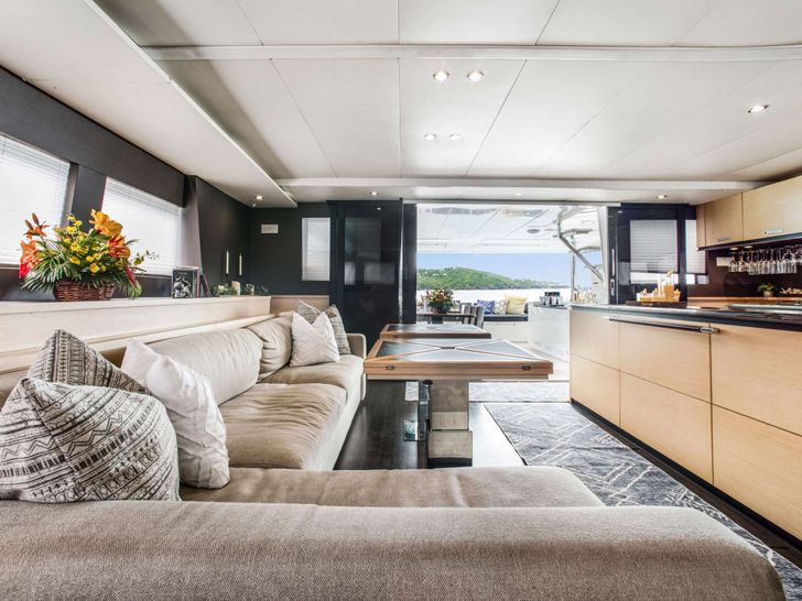 ULTRA Lagoon 630 - Saloon ULTRA Lagoon 630 - Saloon