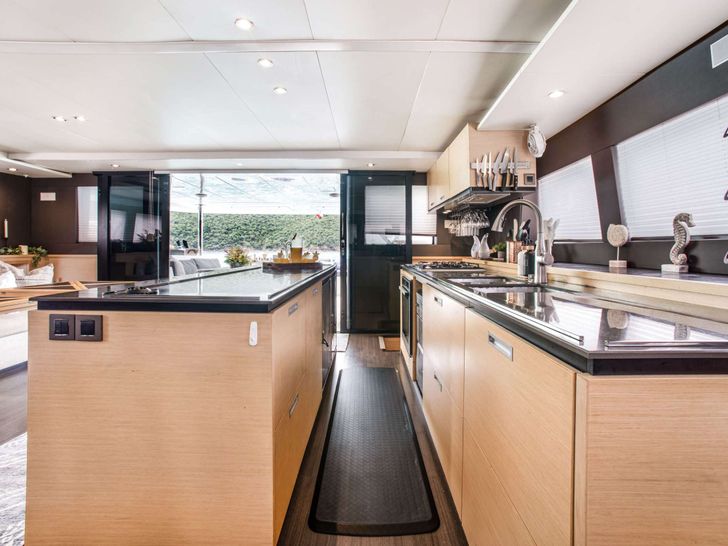 ULTRA Lagoon 630 - Galley ULTRA Lagoon 630 - Galley