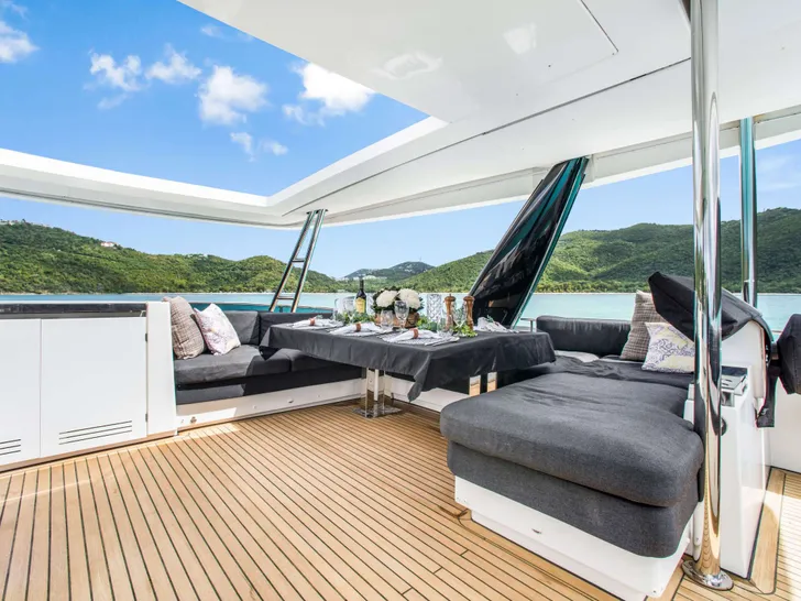 ULTRA Lagoon 630 - Flybridge ULTRA Lagoon 630 - Flybridge