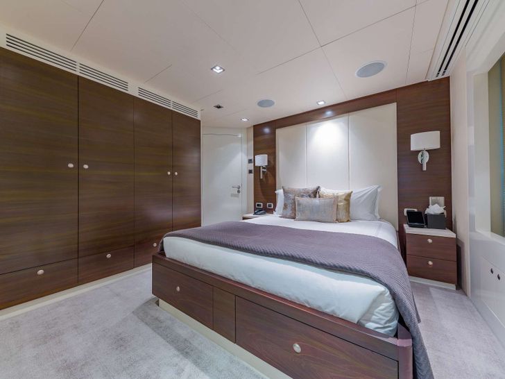 BIG SKY Oceanfast 48m VIP cabin 2 bathroom