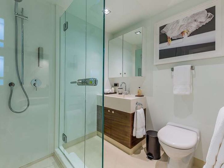 BIG SKY Oceanfast 48m - VIP cabin 3 bathroom BIG SKY Oceanfast 48m - VIP cabin 3 bathroom