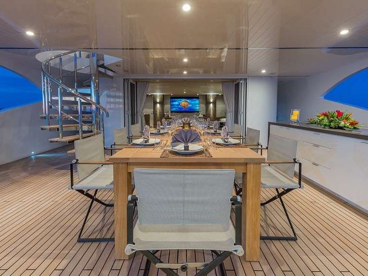 BIG SKY Oceanfast 48m flybridge dining area