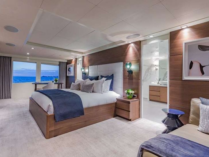 BIG SKY Oceanfast 48m master cabin