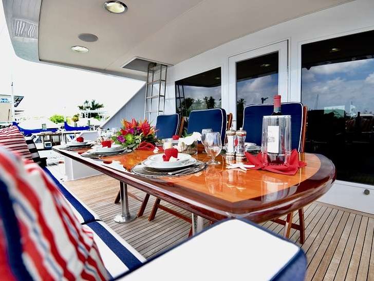 IMPULSE Broward 87 - aft deck dining area IMPULSE Broward 87 - aft deck dining area